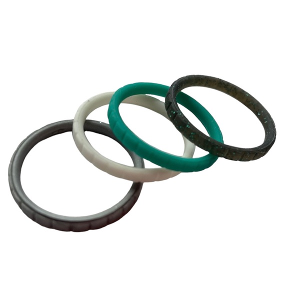 NEW - 4 Women’s Thin Silicone Stackable Rings / Bands Size 10 ROQ - Picture 4 of 8